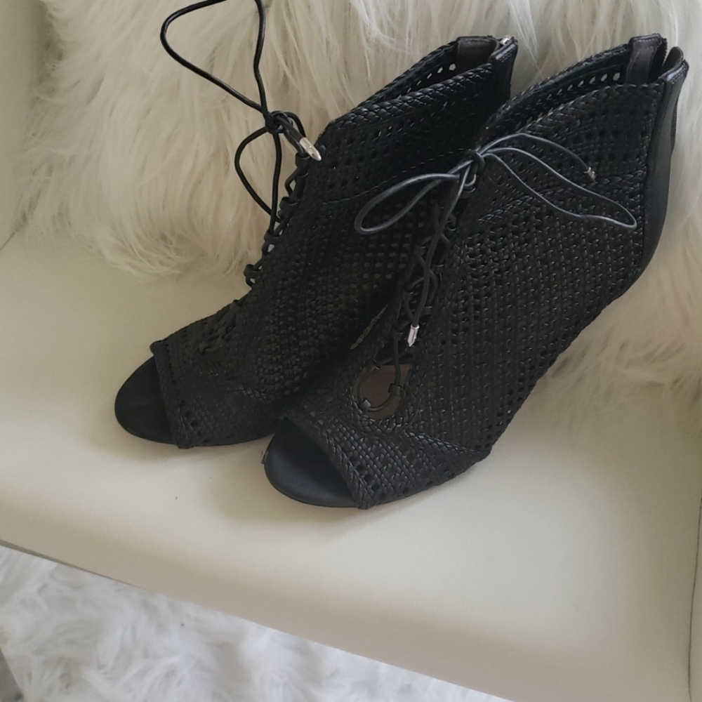 Boot /Booties - Picture 2 of 5